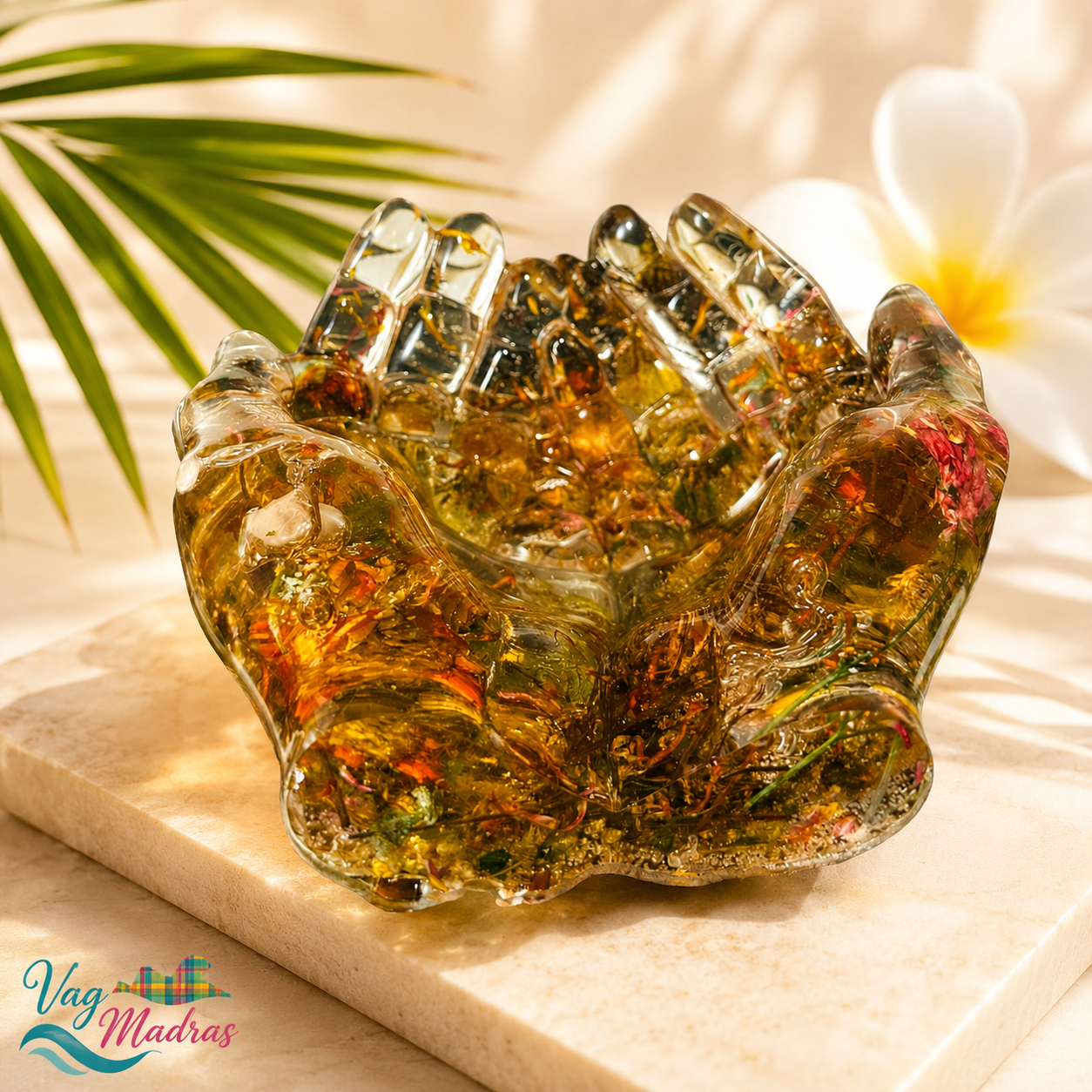 Coupe mains en résine – Fleurs séchées & éclats dorés