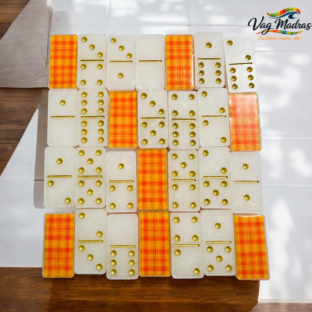 Jeu de dominos en résine Madras Soleil – Blanc Nacré & Or