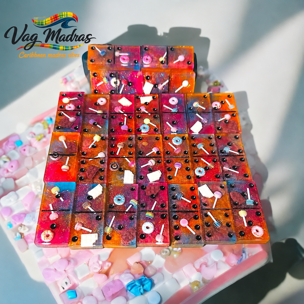 Jeu de dominos en résine Gourmandise Tropicale – Bonbons & Paillettes